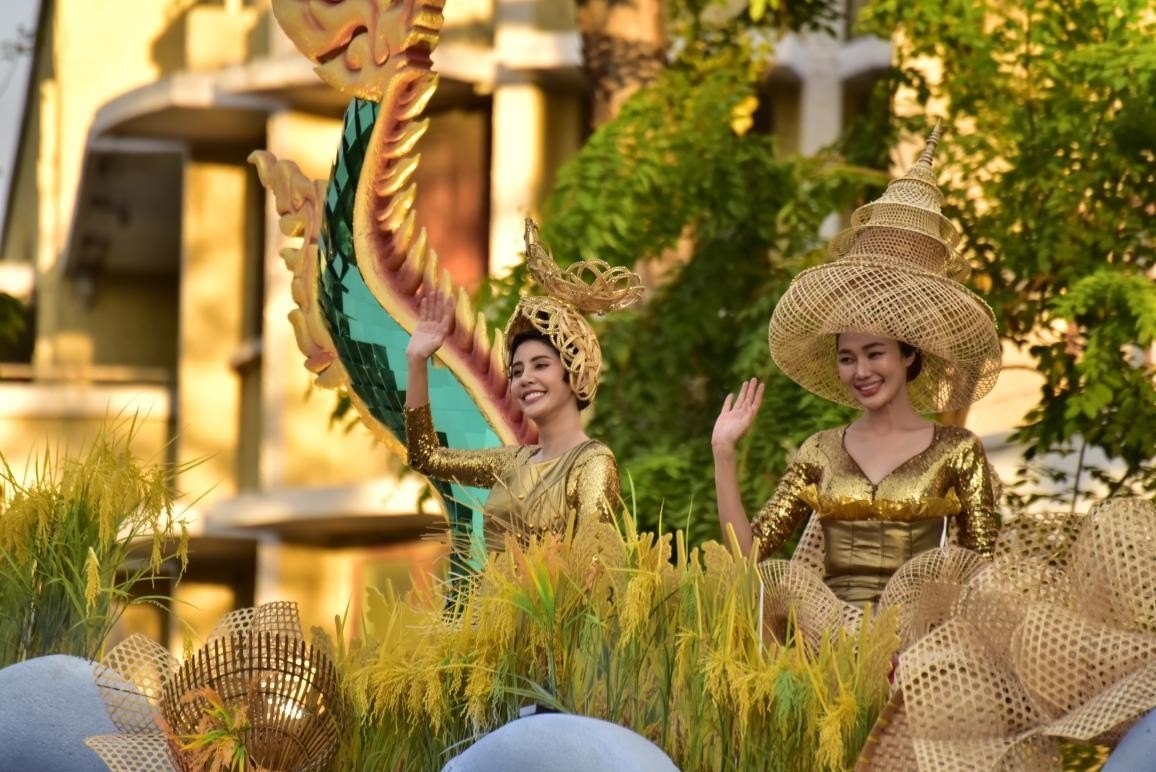 “祝福之河”花車以神龍形象象征水的神圣與豐饒，寓意祈福納祥。泰國國家旅游局供圖