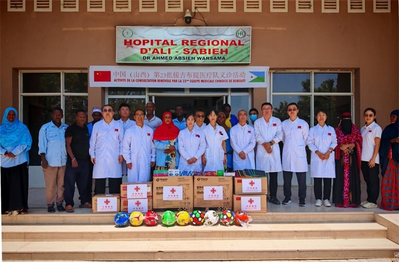 中國(guó)（山西）第23批援吉布提醫(yī)療隊(duì)在當(dāng)?shù)亻_展義診，并捐贈(zèng)一批急需藥品。中國(guó)（山西）第23批援吉布提醫(yī)療隊(duì)供圖