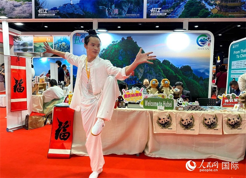 中國武當(dāng)功夫走進(jìn)東南亞，以精湛的武藝和飄逸的身姿詮釋中國武術(shù)的精髓。人民網(wǎng)記者 簡(jiǎn)承淵攝