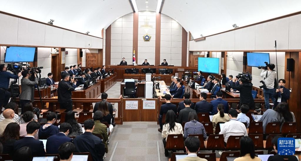 這是4月21日拍攝的韓國首爾中央地方法院庭審現(xiàn)場。新華社/紐西斯通訊社