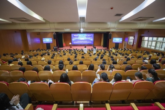 會(huì)議現(xiàn)場(chǎng)。學(xué)校供圖