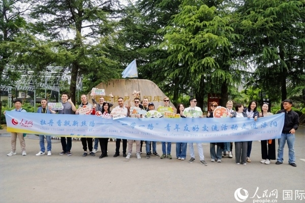 4月21日，人民網(wǎng)“一帶一路”青年友好交流活動(dòng)走進(jìn)洛陽。人民網(wǎng)記者 魯揚(yáng)攝