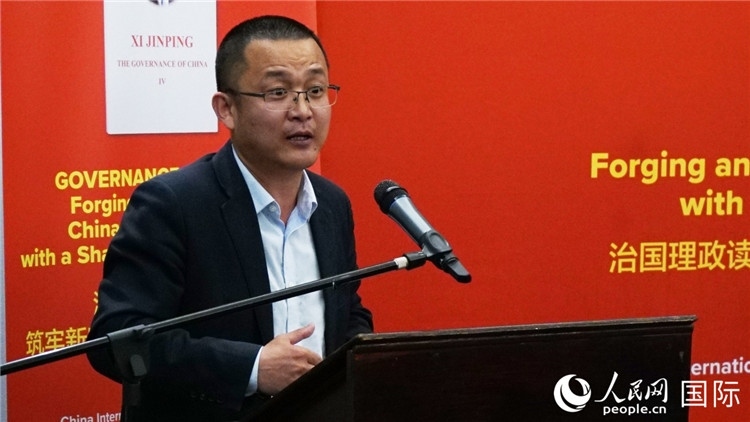 中非青年婦女協(xié)會主席、南非大學(xué)教授秦效順在讀書會上發(fā)言。人民網(wǎng) 劉暢攝