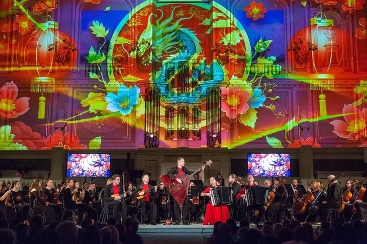 2025年2月6日，俄羅斯音樂家在圣彼得堡舉行的中俄新春音樂會上表演。新華社發(fā)（莫京娜 攝）