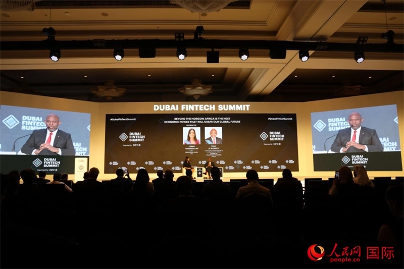 2025迪拜金融科技峰會(huì)期間舉行的對(duì)話(huà)活動(dòng)。人民網(wǎng)記者 張志文攝