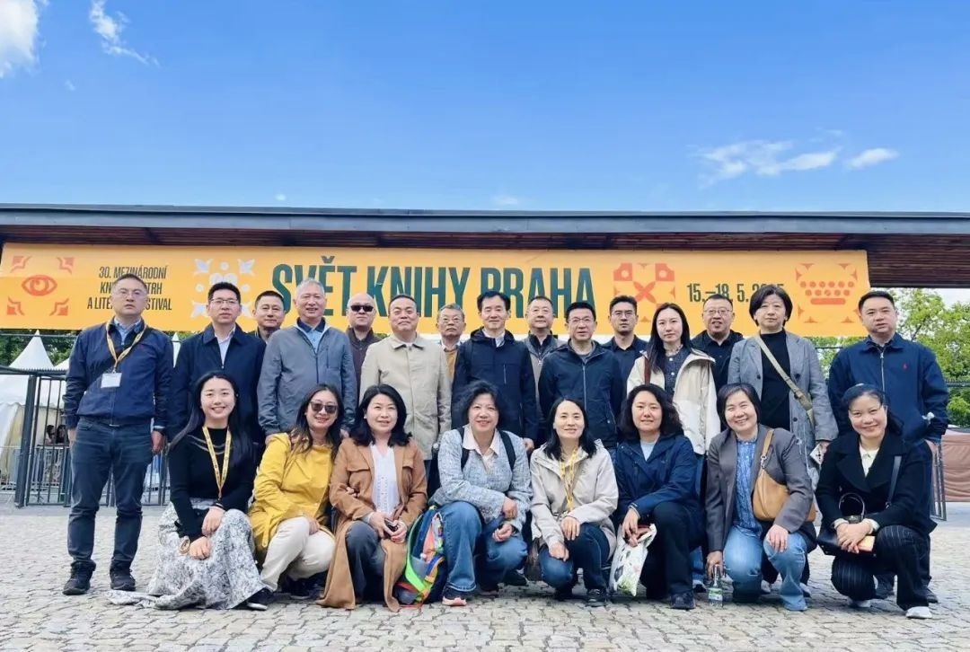 中國出版界代表團合影。圖片均由國圖集團供圖