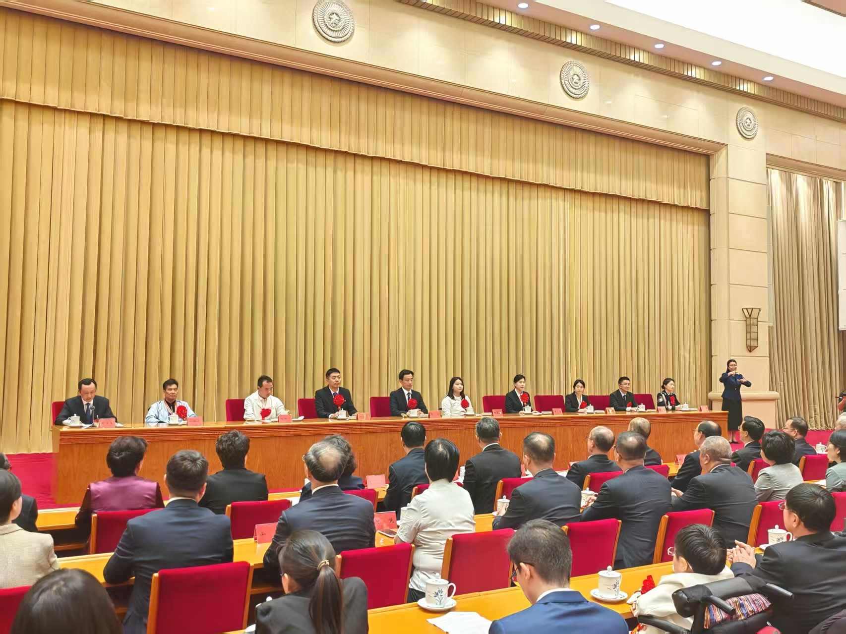 第七次全國(guó)自強(qiáng)模范暨助殘先進(jìn)事跡首場(chǎng)報(bào)告會(huì)現(xiàn)場(chǎng)。 人民網(wǎng)記者 王子鋒攝
