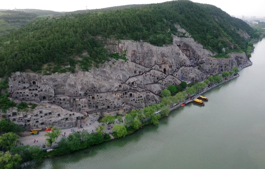 這是近日拍攝的洛陽龍門石窟（無人機照片）。新華社記者 李嘉南 攝