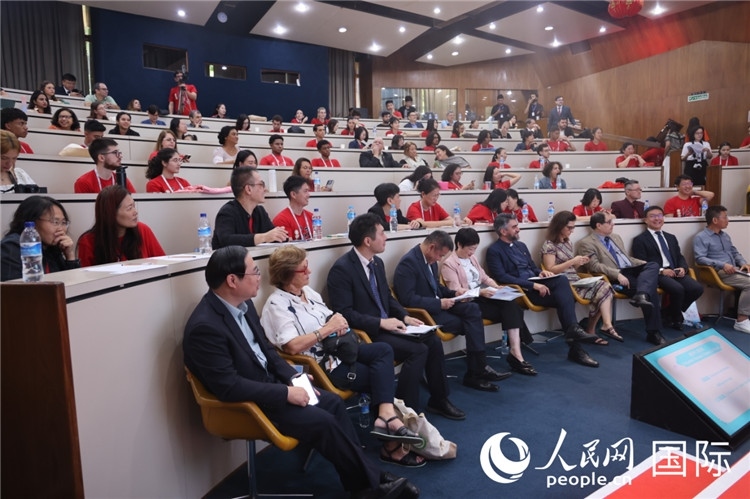 2025年“漢語橋”巴西賽區(qū)決賽現(xiàn)場。人民網(wǎng)記者 時(shí)元皓攝