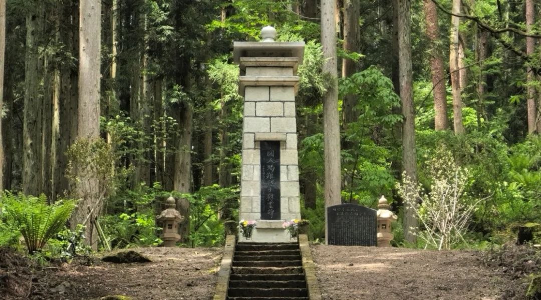 福島縣豬苗代町中國殉難勞工慰靈碑修繕完工暨植樹祭掃儀式舉行。中國駐新潟總領(lǐng)館供圖