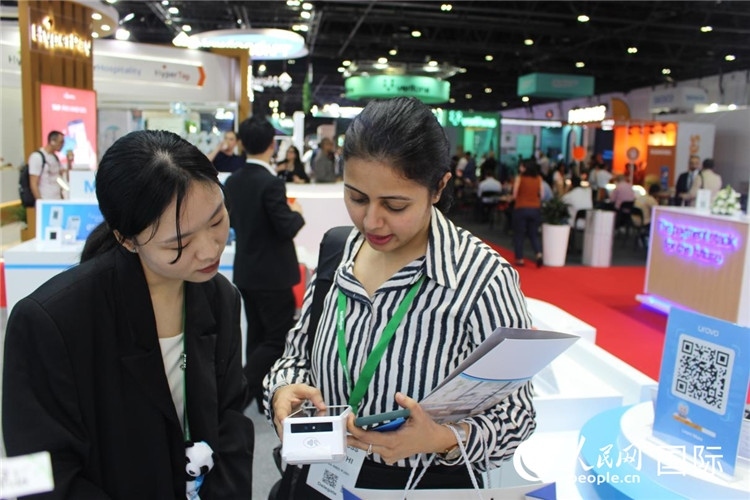 中外嘉賓交流。人民網(wǎng) 杰勒德·阿勒費爾攝