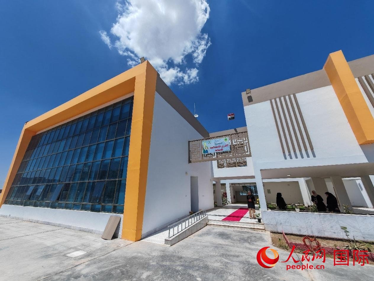 圖為阿爾·圖拉女子學(xué)校校園一景。人民網(wǎng)記者 管克江攝