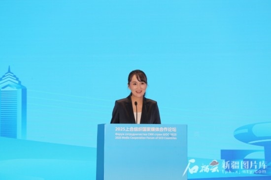 5月23日，在2025上合組織國家媒體合作論壇青年文化交流營活動(dòng)中，人民日?qǐng)?bào)社記者阿爾達(dá)克·塔巴拉克發(fā)言。石榴云/新疆日?qǐng)?bào)記者 李雄心攝