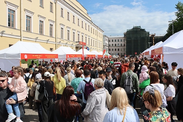 “茶和天下”·雅集活動現場。中國駐白俄羅斯大使館供圖