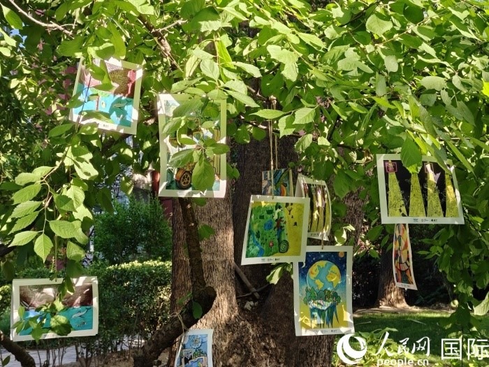 兒童環(huán)保繪畫展覽。人民網(wǎng)記者 李明攝
