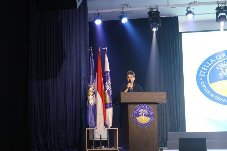 伊莉娜致辭。哈山努丁大學(xué)孔子學(xué)院供圖