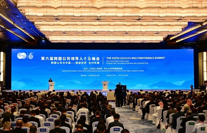新華全媒+丨第六屆跨國(guó)公司領(lǐng)導(dǎo)人青島峰會(huì)開(kāi)幕(2)XxjpsgC007518_20250619_PEPFN0A001.jpg